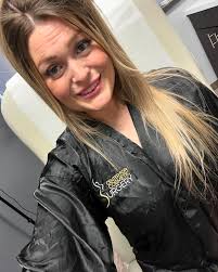 Bailey Kramer (@baileysbreastcancerjourney) • Instagram photos and videos