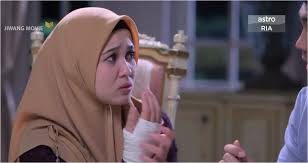 Dia melarikan diri dari sebuah rumah anak yatim kerana tidak mahu menyambung pelajaran. Sayang Papa Saya Tak Episod 11