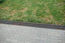 The drainage of rain water in public spaces is becoming an increasing challenge for settlement areas. Drainage Im Garten So Entwassern Sie Ihn Richtig