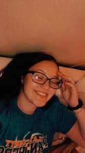 hi guys! i will be giving away 2 senior session's as a gift. all you have  to do is comment your name and what school/career you plan to go/or into to  be