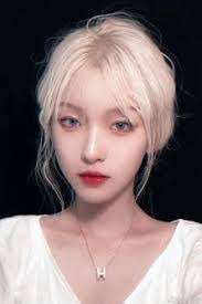 Lily Tham's Instagram, Twitter & Facebook