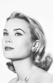 Gladys Wicker (glamgolddiva)