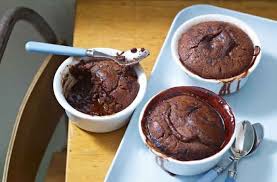 Ramequins Fondants Au Chocolat Noir Le Dessert Rapide En 15 Minutes Delicieux Chocolat Recette Chocolat Au Lait Recette Entremet