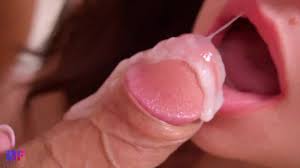 Минет крупным планом с большой порцией спермы