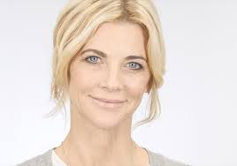 Get a Subtle, Sophisticated Everyday Mature Beauty Look with Janet Gunn