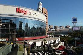 Check the billboard, see trailers and buy your tickets anytime! Great Modern Movie Theater Review Of Cinehoyts Parque Arauco Santiago Chile Tripadvisor