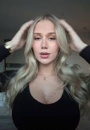 Abby Kuras's Instagram, Twitter & Facebook