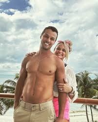 Miranda Lambert posts shirtless pic of husband on anniversary