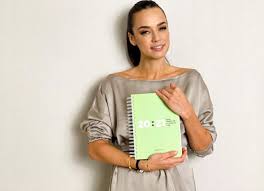 Andreea raicu a avut curajul să vorbească cu sinceritate despre traumele trăite în trecut. Cum Sa Faci Din 2021 Un An Mai Bun Decat 2020 5 Practici Zilnice Care Fac Diferenta Andreea Raicu