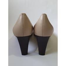 A classic is reinvented in this sophisticated pump. Leather Heels Etienne Aigner Beige Size 39 5 Eu In Leather 10818274