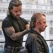 J'ai pas compris c'est zac ou fron ? Mullets Are Making A Comeback How To Grow A Modern Mullet 2021