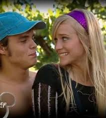 CIERREN TODO porque hoy respiré el mismo aire que @bycrismorena mi infancia  acá en una imagen LA MISMÍSIMA Olivia Fritzenwalden me tropecé con mis  recuerdos que hermosa que sos @brendagandiniok 🫰🏻