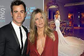 The couple exchanged vows at their beautiful bel air mansion. First Photo Of Jennifer Aniston In Stunning Ivory Lace Wedding Dress Isn T As It Seems Mirror Online