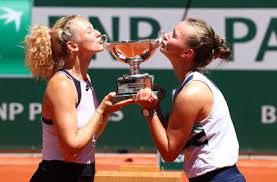 The explorers grand slam or adventurers grand slam is an adventurers challenge to reach the north pole, the south pole and all of the seven summits. Hwmcyj35p8canm