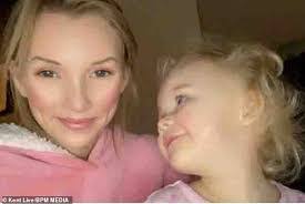 Shannon Fenner's Instagram, Twitter & Facebook