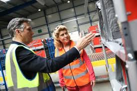 Découvrez toutes les étapes pour résoudre votre litige avec amazon. Amazon S Implante A Toulouse Avec Une Agence De Livraison