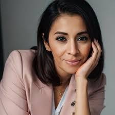 Hilary Danielson's Instagram, Twitter & Facebook