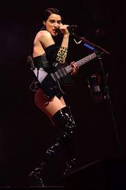 Vincent.com st.vincent st vincent st.vincent saint vincent stvincent a pseudonym of annie clark (b. St Vincent Lollapalooza Santiago Chile 31 March 2019 Female Guitarist St Vincent Annie Clark Female Musicians