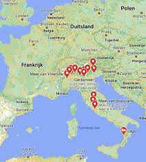 Kampeer bijvoorbeeld aan het gardameer, dat al jaren heel populair is bij toeristen, of bezoek eens een camping aan het comomeer, lago maggiore of het lago d'iseo. Italiaanse Meren Kaart Nodig Italiekaart Nl Maakt Je Wegwijs