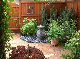 Learn tips for adapting the style to your yard. Private Courtyard Front Yard Landscaping Low Maintenance Front Yard Landscaping Low Maintenance Front Yard Landscaping Ideas
