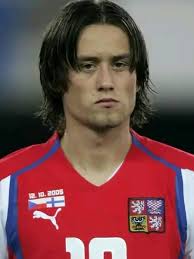 Try to watch him He plays like a magician 💂‍♂️🎊