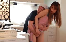 Tên biến thái hãm hiếp cô chủ nhà