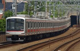 東横線 （とうよこせん）は、 東京都 渋谷区 の 渋谷駅 と 神奈川県 横浜市 西区 の 横浜駅 を結ぶ 東急電鉄 の 鉄道路線 である。 路線図 や 駅ナンバリング で使用される 路線カラー は赤色、路線記号は ty 。 å®‰ãä½ã‚€ãªã‚‰æ¨ªæµœå¯„ã‚Š æ±æ€¥æ±æ¨ªç·š å®¶è³ƒç›¸å ´ãŒå®‰ã„é§…ãƒ©ãƒ³ã‚­ãƒ³ã‚° ã‚¹ãƒ¼ãƒ¢ã‚¸ãƒ£ãƒ¼ãƒŠãƒ« ä½ã¾ã„ æš®ã‚‰ã—ã®ãƒ‹ãƒ¥ãƒ¼ã‚¹ ã‚³ãƒ©ãƒ ã‚µã‚¤ãƒˆ