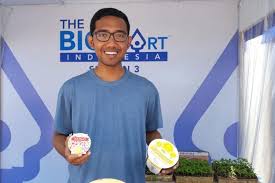 Ciumanku yang terakhir, sekarang baru ku sadar karena terlalu cinta, bibir ini tak biasa dengan perpisahan cahaya matahari yang terhalang poni bagaikan hanya mengantarkan ke tengah. Lirik Peluang Bisnis Berkebun Bunga Matahari Dalam Pot