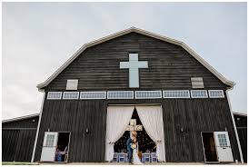Parker Barn Wedding Copley Ohio Ali And Derek Balsamandblush Com