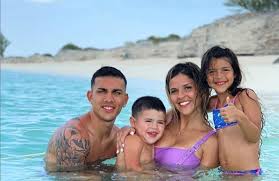 Последние твиты от sergio goycochea (@okgoyco90). La Esposa De Leandro Paredes Subio Foto Con El A Instagram Todo Momento Es Bueno Para Chaparte La 100