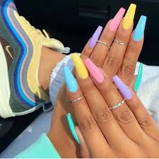 The little coffins look so damn beautiful with simple, neutral polish. 18 Lindos Disenos De Unas De Verano Para Copiar Ahora Cute Summer Nail Designs Nail Designs Summer Fun Summer Nails