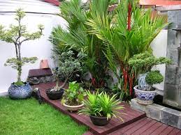 Tanaman sebagai penghias pembatas di taman depan rumah. 65 Desain Taman Depan Rumah Mungil Minimalis Desainrumahnya Com Small Garden Design Backyard Garden Landscape Small House Garden