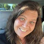 Kari Randall's Instagram, Twitter & Facebook