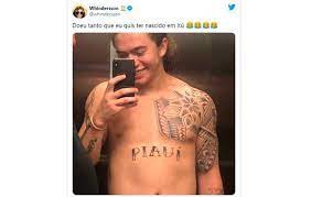At the age of fifteen he decided that he wanted to make videos for youtube. Whindersson Nunes Brinca Com Tatuagem Estilo Adam Levine O Fuxico