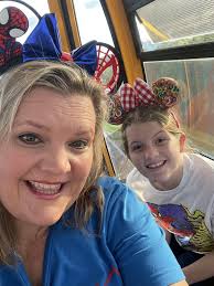 Cute Scarecrow Wreath! 🧡🎃  https://myincrediblerecipes.com/amazing-halloween-fall-ideas-you-will-adore/  We Love this idea! 🍂🍁 Get More of the Best Fall ideas now: ⭐️