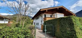 Kleine wohnanlage mit nur 2 wohnungen und einer arztpraxis alle räume haben fenster mit panoramablick. 2 Zimmer Wohnung Zu Vermieten Sonnenmoosstr 23 B 83700 Rottach Egern Miesbach Kreis Mapio Net