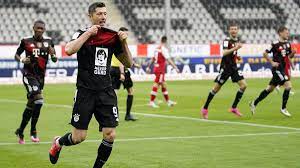 Der weltfußballer robert lewandowski ist nicht mehr im turnier! Fc Bayern Lewandowski Stellt Tor Rekord Von Muller Ein Historischer Tag Mit Einem Makel Eurosport