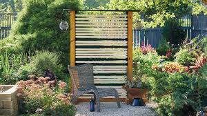 Does your backyard need a little tlc? Diy Privacy Screen Backyard Wooden Fence Garden Gate Magazin Youtube