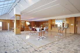 It is allow to bring pets with you. Holiday Inn Dnata Travel