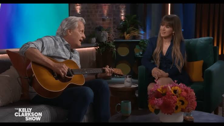Actor Jeff Daniels Just Made Kelly Clarkson Cry | 101.3 KFDI