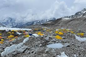 Mount everest has been host to other winter sports and adventuring besides mountaineering, including snowboarding, skiing, paragliding, and base jumping. Bpt0hf5jqqefdm