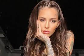 Entre esos homenajes, en las últimas horas se ha convertido en tendencia el que protagonizó la pareja de cande tinelli junto a su novio, el cantante, coti sorokin. Cande Tinelli Y La Declaracion De Amor A Su Novio Coti Sorokin Siempre A Tu Lado Amba 24