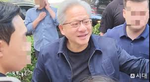 [현장] 홍대서 페이커 만난 젠슨 황 "엔비디아 GPU, 한국이 키워"