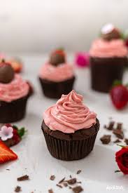 Plus, depending on the recipe, it can be so easy to make! Cupcakes Mit Brownie Muffins Und Erdbeer Frischkase Frosting Kochtrotz Lieblingsrezepte Fur Dich Mit Tausch Zutaten