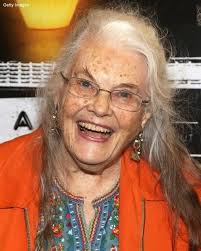 This 94-YEAR-OLD ICON was a starlet who graced the covers of magazines. 🤩  Now she has embraced natural aging and managed to set a record as THE  OLDEST TONY AWARD WINNER. 😮😍