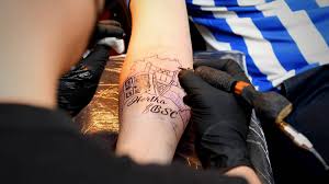 (i) you are not at least 18 years of age or the age of majority in each and every jurisdiction in which you will or may view the sexually explicit material, whichever is higher (the age of majority), (ii) such material offends you, or. Die Tinte Ist Trocken Das Ist Der Sieger Der Tattoo Aktion Von Hertha Bsc Sportbuzzer De