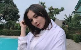 Lucky perdana adalah seorang aktor indonesia yang lahir di banyuwangi, jawa timur pada 8 april lucky yang biasa dipanggil uky ini adalah putra pertama pasangan bambang dan puji k dari tiga. Srtygmiipdus8m