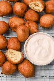 I paired it with tartar sauce, malt vinegar, and there are 60 calories and 19 carbs in long john silver's hush puppies so those are off limits as well. Hush Puppies With Spicy Dipping Sauce Brown Eyed Baker