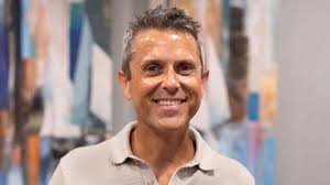 Who is Pastor Daniel Floyd?