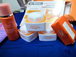 Kami telah melaporkan perkara ini kepada kementerian perdagangan dalam negeri, koperasi dan kepenggunaan dan kami harap tindakan tegas dapat diambil terhadap mereka yang melakukan. Super Jimat Sale 2021 Deeja Cosmetic 5in1 Set Skincare Deeja 5 In 1 Original Hq Free Gift Lazada